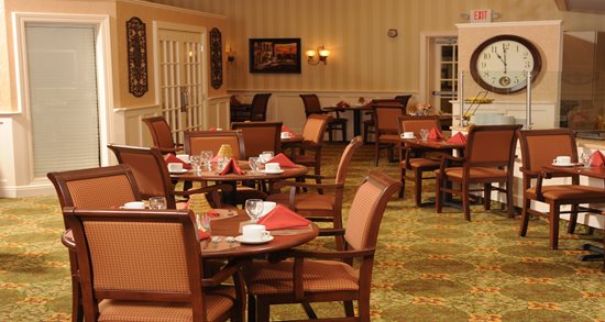 Rockynol’s Stone Bridge Grille dining room